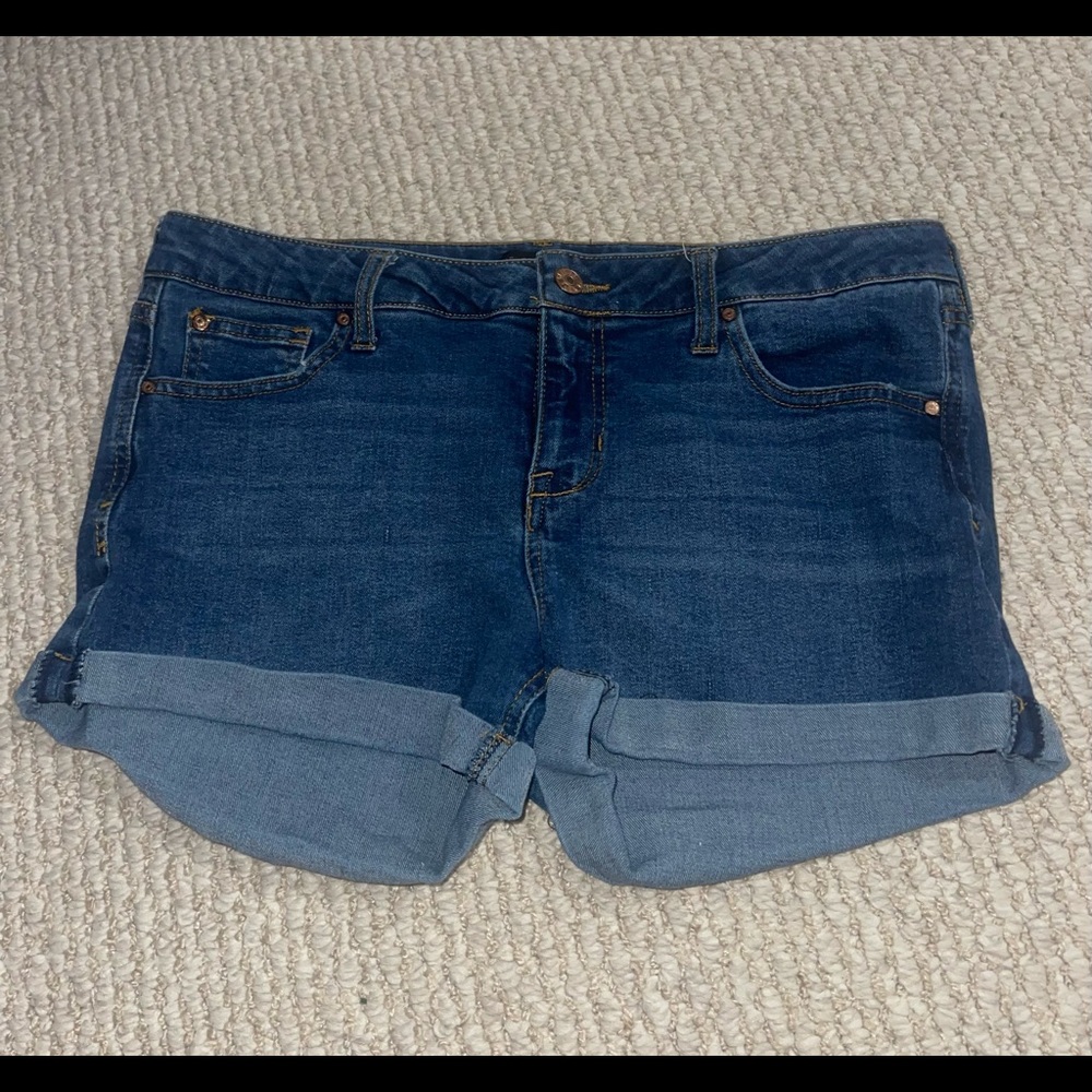 Celebrity Pink dark wash jean shorts